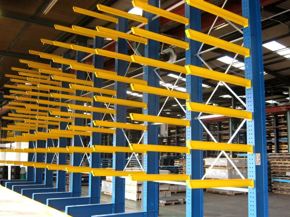 cantilever jaune et bleu