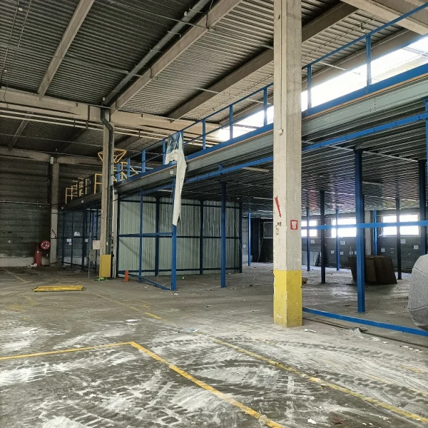 Mezzanine de stockage industriel en très bon état