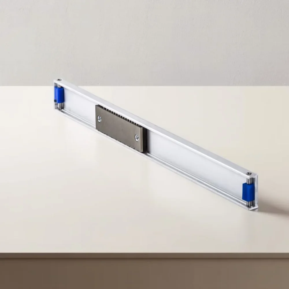 Glissière en aluminium d’occasion pour un rack industriel