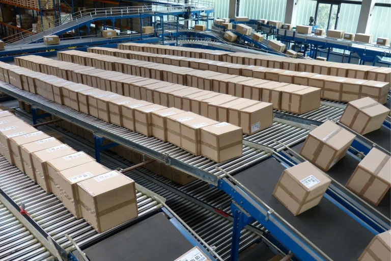 Tapis roulant industriel : guide complet pour optimiser votre chaîne logistique